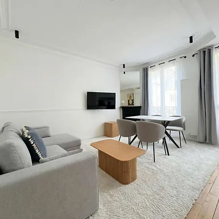 Golden Triangle Ac By Melvane * Paris